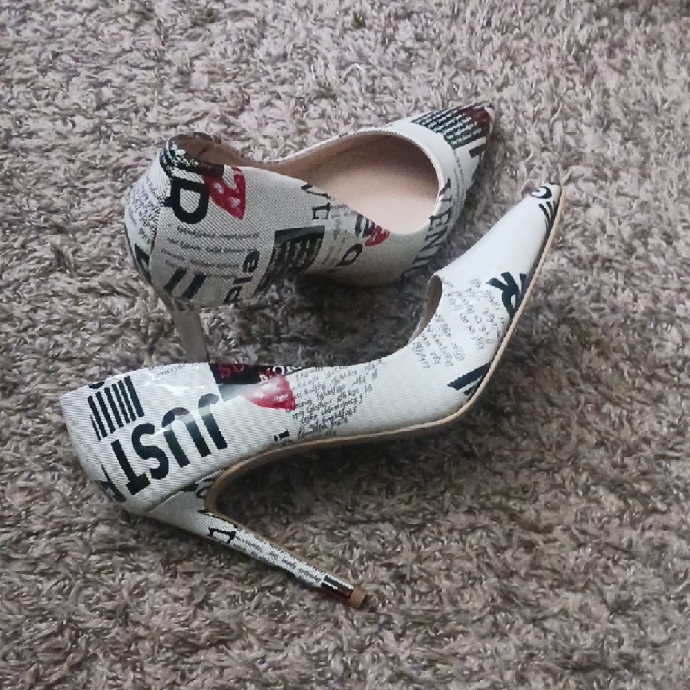 Women's Graphic Print Heels - Black and Red